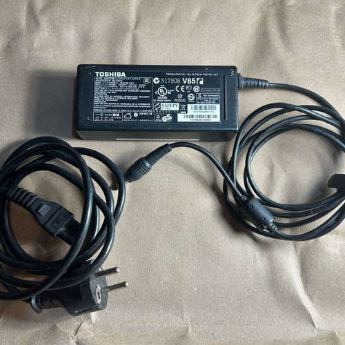 TOSHIBA PA3716E-1AC3 laptop power adapter used