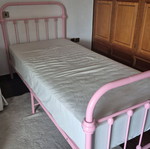 Metal single bed pink like new 90x200 cm