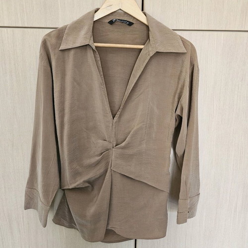 Zara blouse like new brown mocha with gold buttons, size small