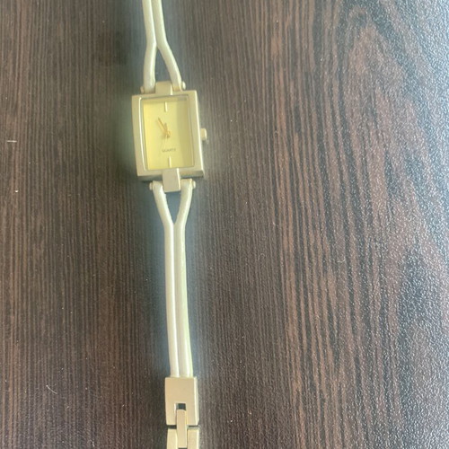 Women's wristwatch gold like new