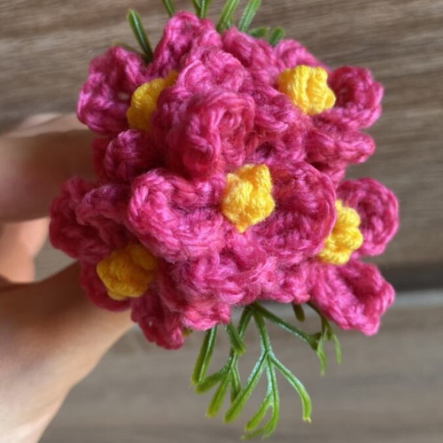 Decorative bouquet of 5 handmade crocheted flowers
