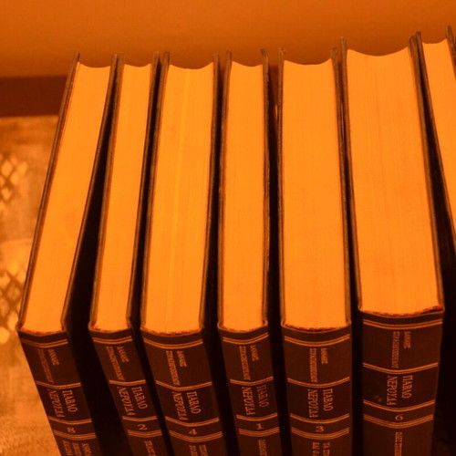 Pablo Neruda 5 Collectible Volumes like new