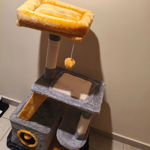 Cat Tree Scratching Post like new