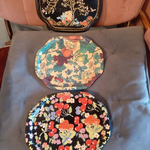 Vintage decorative trays set of three used