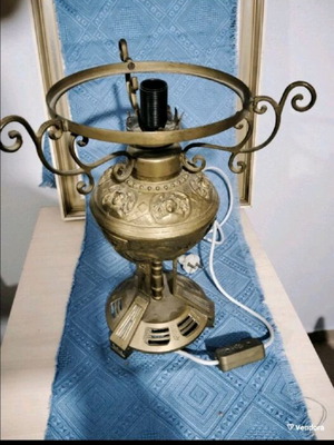 Brass lamp very old like new, with cable without glass shade
