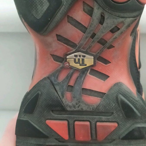 Nike Tn athletic shoes used, size 43, black orange, with damages