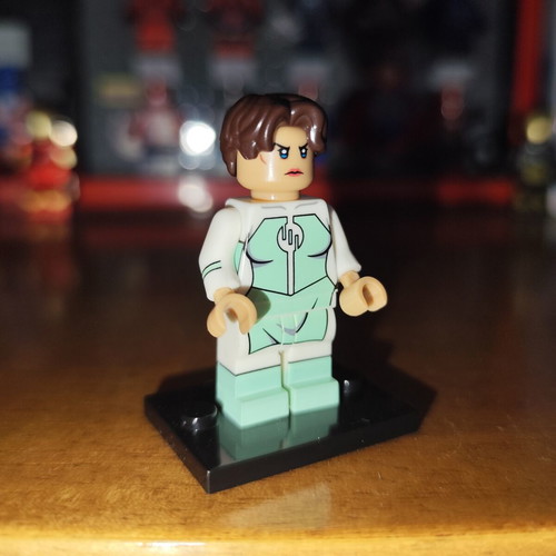 Anissa minifigure like new with base and two expressions