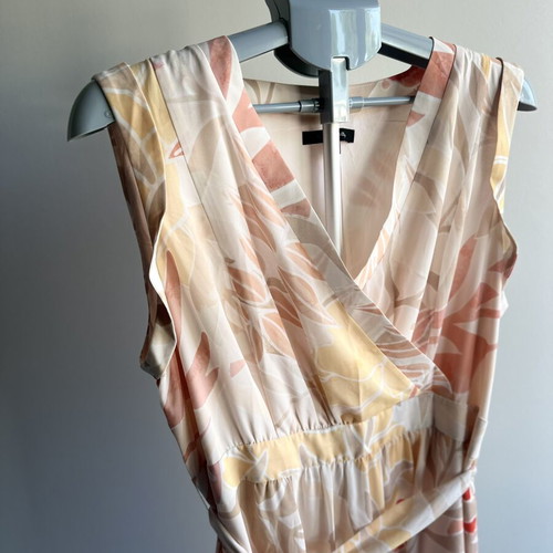 Comma floral dress with tie and zipper, like new, size XXL