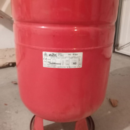 Expansion tank 80lt used with damage