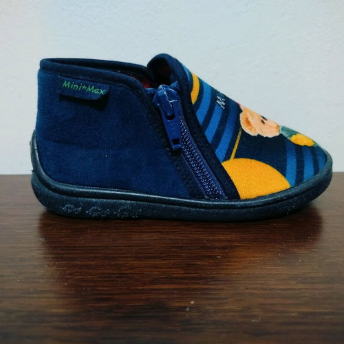 Geox kids shoe and slippers like new, sizes 24 and 26