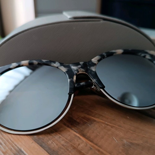 Uterque gray sunglasses like new with animal print and mirror lenses