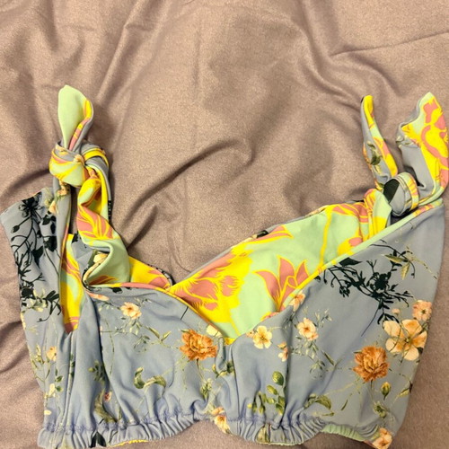 Nidodileda swimsuit top like new, multicolor, size S