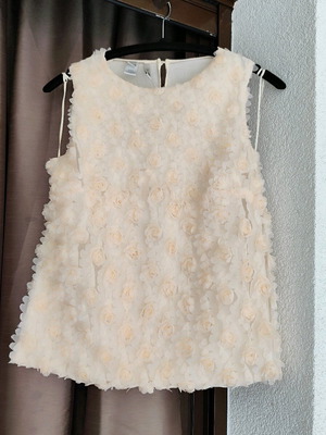 Mango women's top like new, off-white with flower effect, XS-M