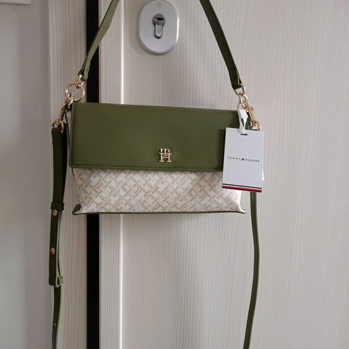 Tommy Hilfiger bag new, authentic