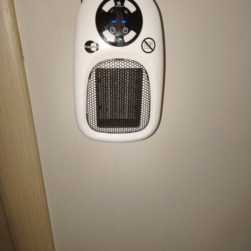 Portable plug-in fan heater like new for home, cottages and offices