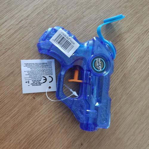 Water guns new, pack of 24, blue and pink