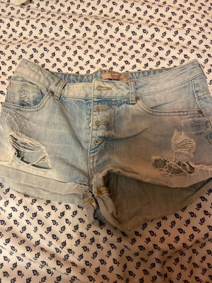 Τζιν σορτς χαμηλοκάβαλο Bershka μπλε, σαν καινούργιο μέγεθος M