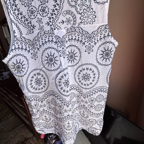 Women’s sleeveless shirt used, thin airy fabric, size S/M, white and blue