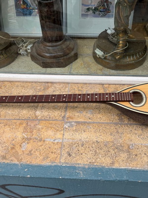 Handmade baglamas like new with case