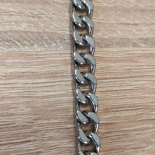 Thin metal chain 8.2mm new, sold by the meter