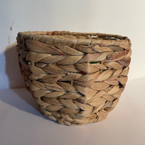 Wicker basket like new, ideal for Easter and decoration