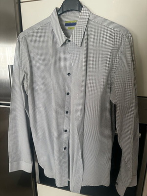 Zara Man Slim Fit Shirt XL like new