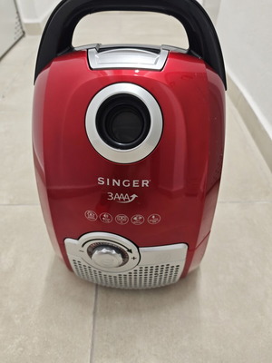 Singer vacuum cleaner used, motor works, cable reel broken