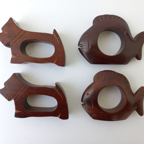 Set of 12 wooden napkin rings like new