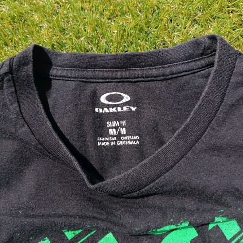 Oakley vintage black t-shirt like new, medium slim fit