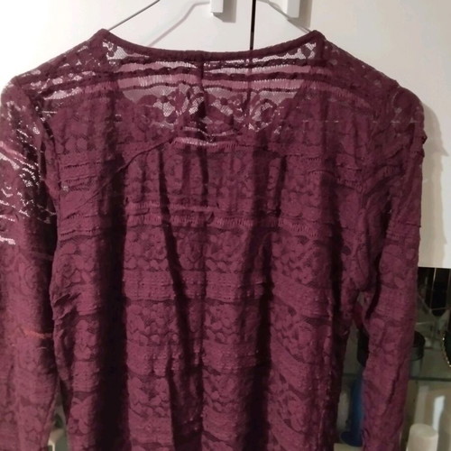 Bordeaux lace long-sleeve top like new, size L