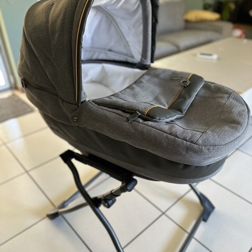 Peg Perego Port Bebe with foldable wheeled base