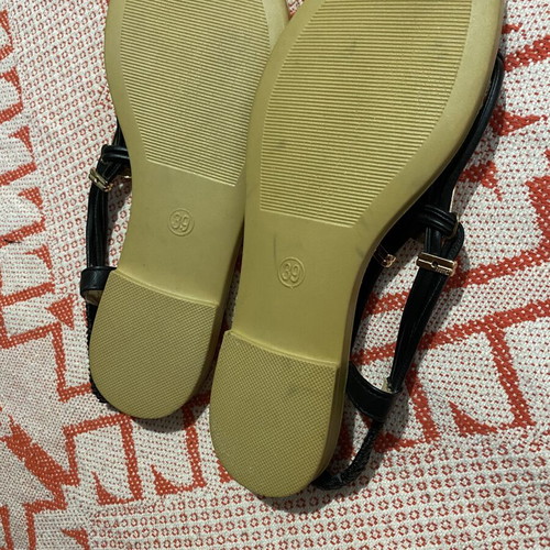 Flat sandals size 39 black like new