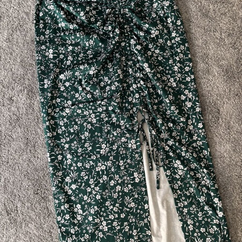 Shein maternity skirt like new with adjustable elastic, green, size L