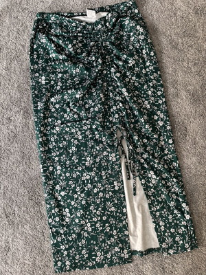 Shein maternity skirt like new with adjustable elastic, green, size L
