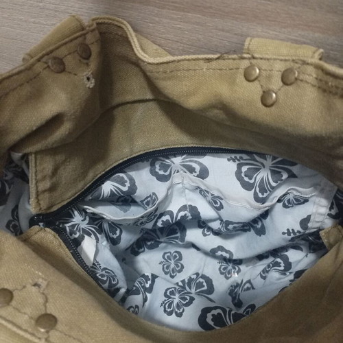 Admiral cargo crossbody bag like new, khaki with multiple pockets