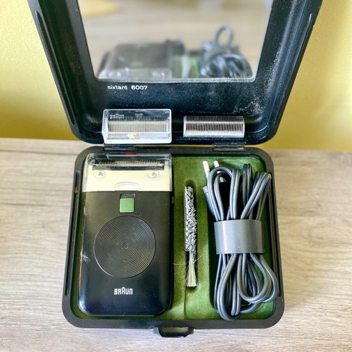 Braun vintage shaver used with case and accessories