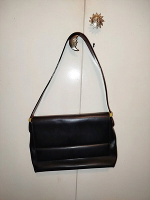 Leather shoulder bag used, black classic with zipper pocket