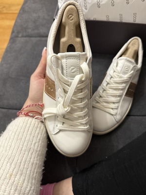 Ecco white leather shoes size 37 like new