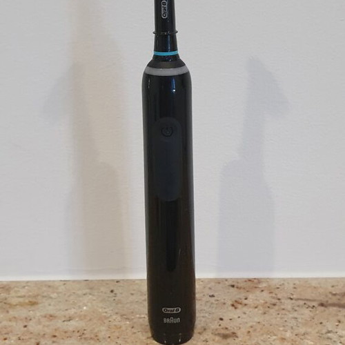 Oral-B Pro 3 3000 electric toothbrush new without charger