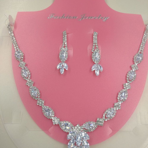Jewelry set new with silver necklace and earrings with white stones
