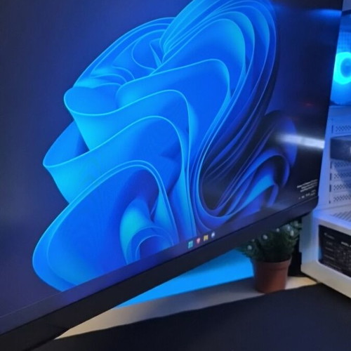 Samsung Odyssey G3 165Hz monitor used with minor scratch