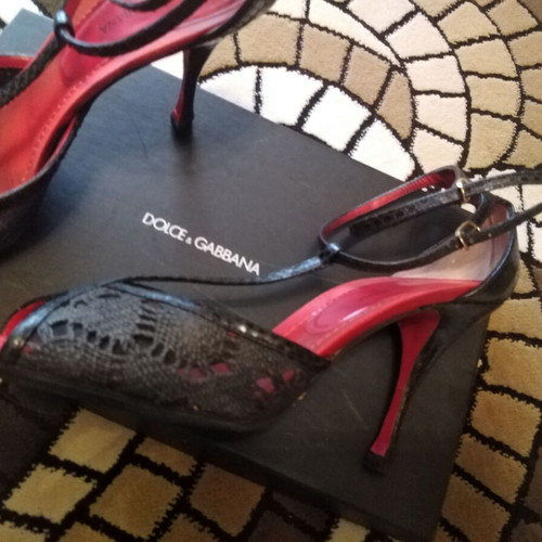 Πέδιλα Dolce Gabbana σαν καινούργια, δέρμα φίδι με κόκκινο πάτο, τακούνι 9 πόντοι
