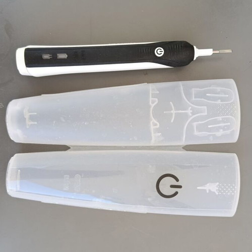 Oral B Pro 3756 electric toothbrush like new with charger and travel case