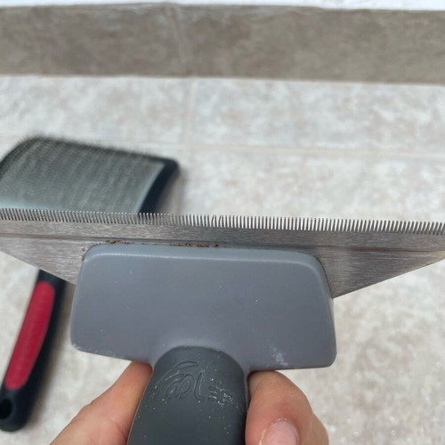 Pet combs used, suitable for large dogs