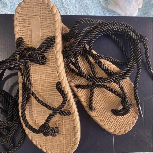 Sandals with black rope ties like new, versatile wear
