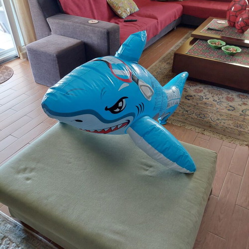 Bestway Shark inflatable sea float with handles like new (175 x 90 m)
