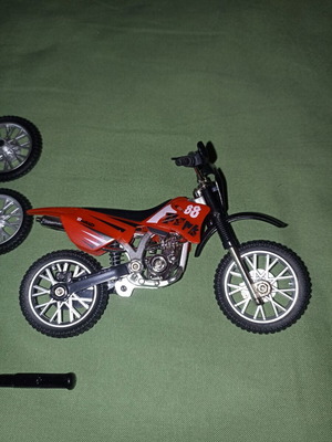 Μινιατούρα παιχνίδι Motocross καινούργιο με έξτρα ρόδες και παξιμάδια
