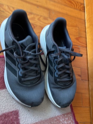 Adidas αθλητικά παπούτσια σαν καινούργια, μέγεθος 42.5