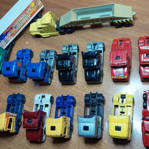 Collection of used metal models 11 tractors and 2 Guisval trucks