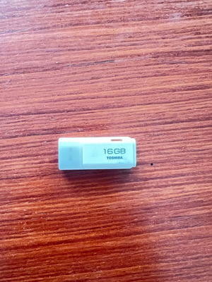 Toshiba USB stick 16 GB like new